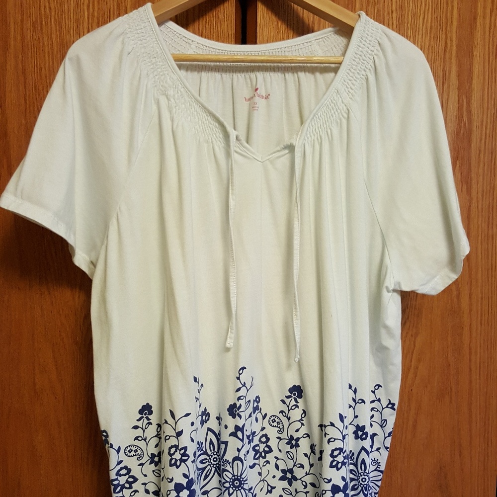 Woman Within White Tee w/Blue Floral Hem 2x 26/28